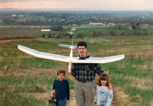 Kirt, Philip & Sally Blattenberger with Great Planes 2-Meter Spirit on slope in Hagerstown, MD (c.1993) - Airplanes and Rockets