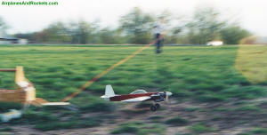 Sig Akromaster just released from the launch stooge (built by Kirt Blattenberger, circa 2003) - Airplanes and Rockets