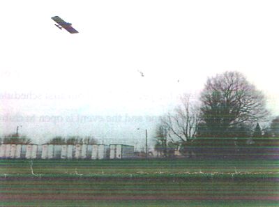 Bean Hill Flyers, George Towns' Demon flying wing in the air at the Champion field - Airplanes and Rockets