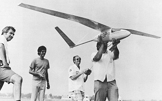 Gordon Pearson launches into a flight that lasted almost six minutes - Airplanes and Rockets