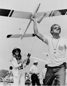 1971 Chicago S.O.A.R. Nats, Dick launches Barbara's Cirrus - Airplanes and Rockets