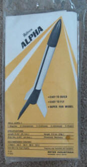 Esteas Alpha rocket kit (front) - Airplanes and Rockets