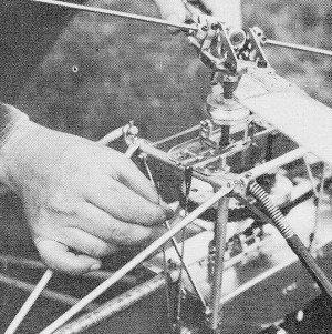Setting up the links for the swashplate for lateral and longitudinal control - Airplanes and Rockets