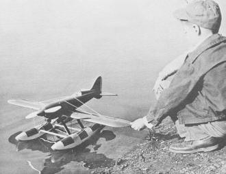 Macchi Castoldia floating on pontoons - Airplanes and Rockets