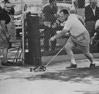 1955 Champion Bob Loose pushes off for his winning run of 151.26 mph - Airplanes and Rockets