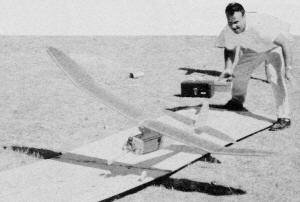 Fast flying "Strata-Streak" by Allen Schultz lives up to its name - Airplanes and Rockets